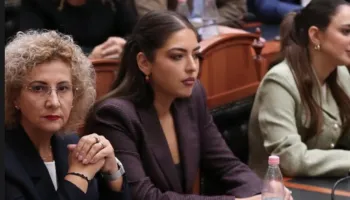 ”Hapni sytë dhe shihni kush ju prin”, deputetja e PS, Mila ka një mesazh për demokratët