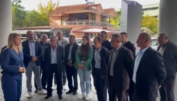 HEC i ri lë pa ujë 92 familje / Banorët e Fushë-Buallit në protestë para bashkisë së Elbasanit
