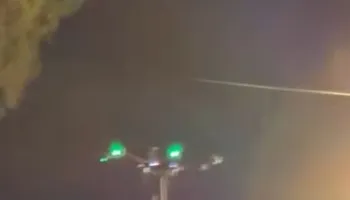 Hidhte gaz lotsjellës nga ajri, droni bie mbi protestuesit