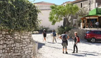Himara, turizëm edhe në vjeshtë, fshatrat tradicionalë tërheqin vizitorë