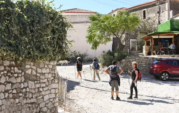 Himara, turizëm edhe në vjeshtë, fshatrat tradicionalë tërheqin vizitorë