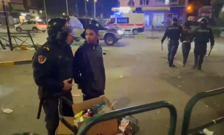 ”I gjetëm në tokë, pasha Zotin”, Policia ndalon dy persona me karrocën plot me produkte: Ku i more këto?