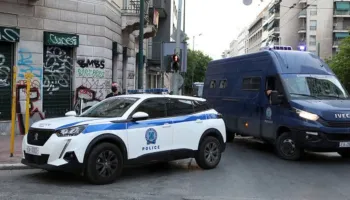 I kërkuar në Shqipëri për vrasje/ Kapet në Greqi 19-vjecari turk, edhe dy të tjerë në pranga