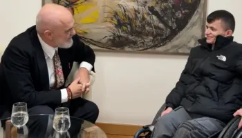 I riu kërkoi ta takonte, Rama e pret: Një vizitor i veçantë pa gurë në xhep, po me zemrën në vendin e duhur