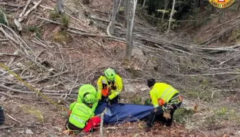 I riu shqiptar humb jetën në Itali, e godet teleferiku në pyjet e Bolonjas