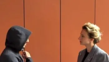 I vunë thikën në fyt dhe pyetën: A ta vrasim?”/ Xhixho denoncon skandalin me dhunën ndaj studentit – VIDEO