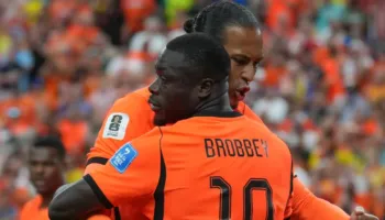 Ideja e bujshme! Brobbey dhe Van Dijk drejt Serie A, zbulohet plani i dyfishtë i Juventusit