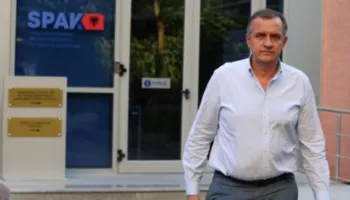 Ilir Beqaj paraqitet në GJKKO, shtyhet seanca ndaj ish-ministrit
