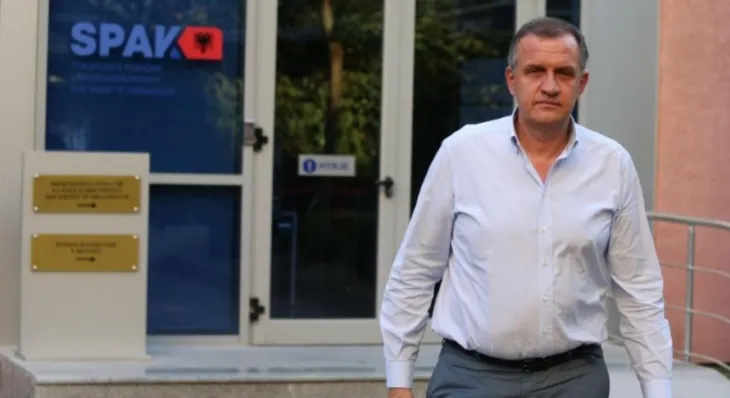 Ilir Beqaj paraqitet në GJKKO, shtyhet seanca ndaj ish-ministrit
