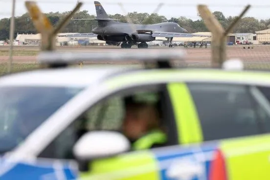Incidenti në bazën ajrore RAF Fairford, prokurorët britanikë: Dy burra akuzohen për ndihmë ndaj Iranit
