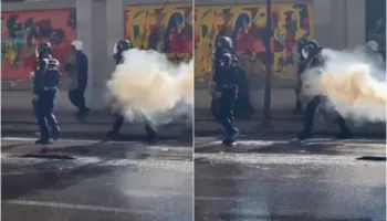 Incidenti në protestë, policit i shpërthen gazi lotsjellës në çantën e shpinës