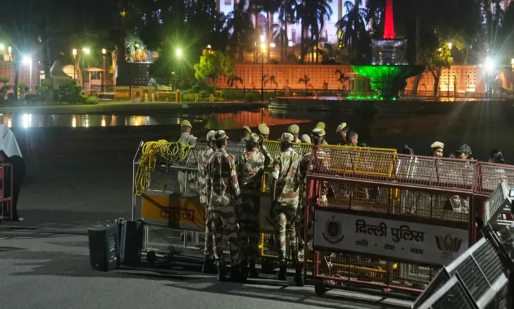 INDIA BLINDON KRYEQYTETIN! PROTESTA PËR ZGJEDHJET, 45 STACIONE METROJE ME HYRJE TË MBYLLURA