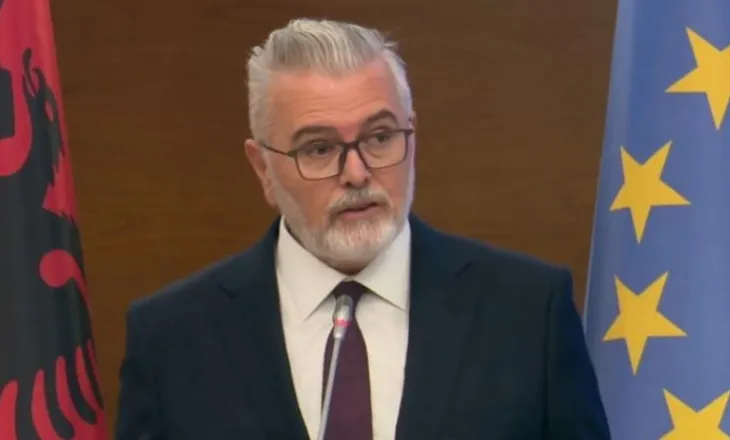 “Institucionet nuk goditen”- Protestat në Tiranë, ministri Gogu: Sfida me argumente dhe dialog, kur kërkon diçka nga Qeveria jote…