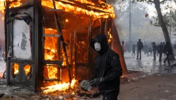 INVESTIGIM I FOX NEWS – Teatri politik i “Chaos Inc.” po përgatitet për një “kryengritje…që po përfshin Evropën”