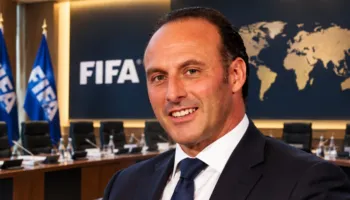 Ish-futbollisti zviceran Ramon Vega sfidon Infantinon për ‘fronin’ e FIFA-s: Futbolli është në reanimacion, s’i përket presidentëve por…!