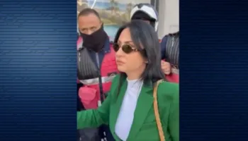 Ish-kandidates për deputete iu gjet çanta e mbushur me mjete piroteknike në protestë, PD “distancohet” dhe e quan Ilirjana Kuçanën “pedagoge”