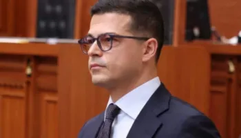 Ish-ministri Vengu reagon për protestat: Studentët e duan Shqipërinë, nuk e djegin! Dhuna nuk i shërben asnjë kauze
