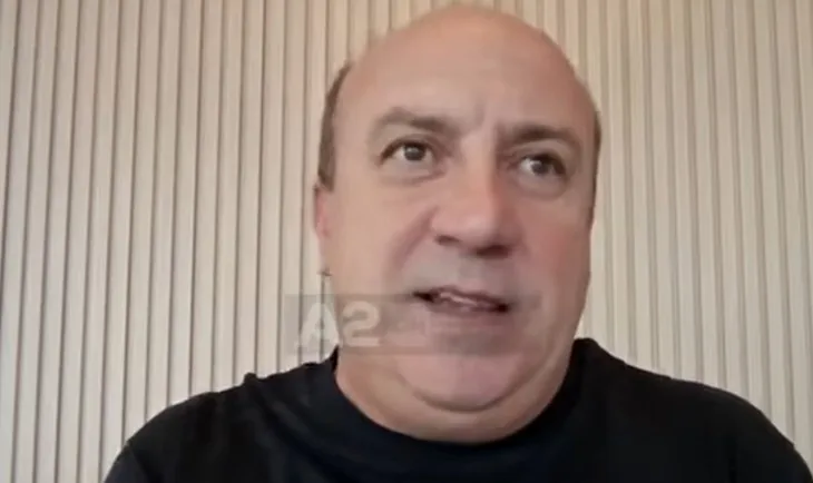 “Ishte dita e Tiranës”- Pas fitores në derbi, rishfaqet Indrit Fortuzi, ish-sulmuesi bardheblu me “look” të ri: E dominoi, e shoh pretendente për Europën