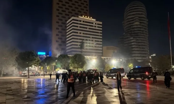 Ishte i dehur, qytetari gjendet i shtrirë në “Sheshin Skënderbej”, Policia dhe qytetarët i vijnë në ndihmë!