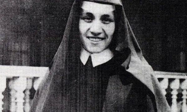 Ja si dukej Nënë Tereza 18 vjeçe/Foto e rrallë