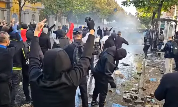 Jehona e protestes ne mediat boterore/ Associated Press transmeton “live” nga Tirana