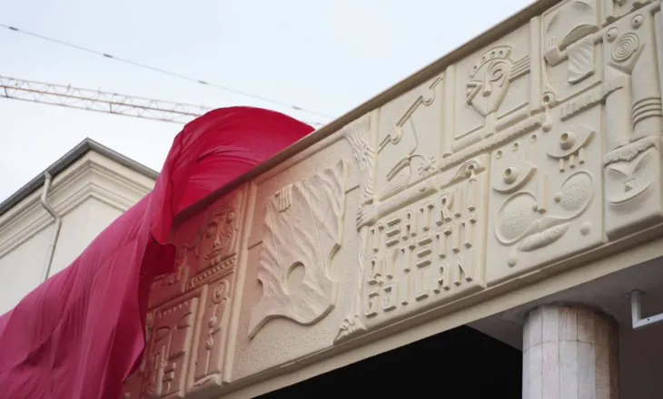 Jetësohet relievi monumental “Drama Shqipe” nga artisti Bekim Korça