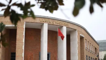 Jo më penalitete…Pr/ligji i ri “frenon” kreditë e këqija, kufizohen interesat dhe kostot shtesë