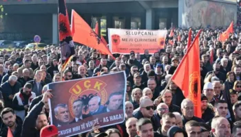 “Jo në emrin tim”! Protesta kundër vendimit të Hagës, tensione në Prishtinë