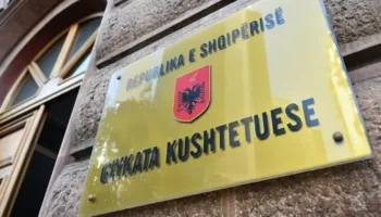 Jo vetëm pagat, magjistratët padisin qeverinë në Kushtetuese për moshën e pensionit