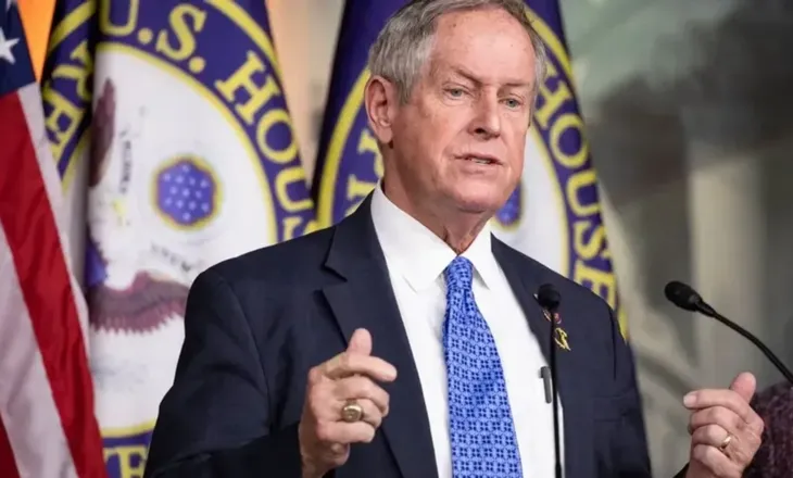 Joe Wilson mesazh qeverisë shqiptare: Përmbahuni nga dhuna ndaj protestuesve