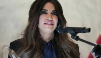 “Ka qenë nderi i jetës sime t’i shërbej…”, Kimberly Guilfoyle jep dorëheqjen nga posti i ambasadores së SHBA-së në Greqi!