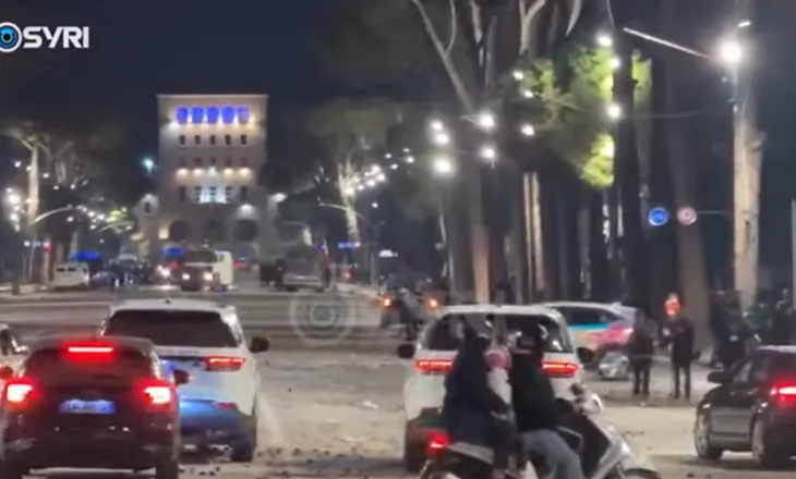 Kamulfohen me makina private, civilët qëllohen me gurë nga protestuesit