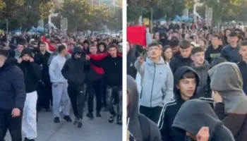 Kamza! Gjimnazistët bojkotojnë mësimin dhe bllokojnë rrugën