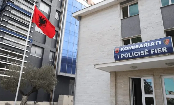 Kanosi për dy vjet një të moshuar për t’i marrë një shumë parash, pranga 41-vjeçarit në Fier