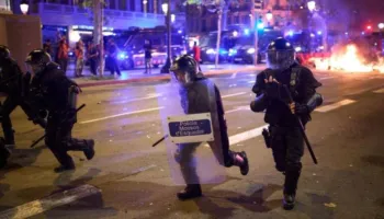 Kaos edhe në Barcelonë, mbi 100 të arrestuar dhe 14 biznese të dëmtuara e të vjedhura