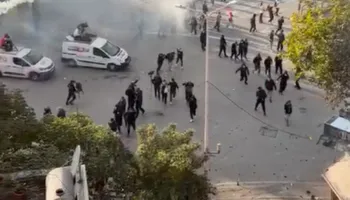 Kaos në ‘Rrugën e Elbasanit’, hidhet gaz lotsjellës! Përplasje mes policisë