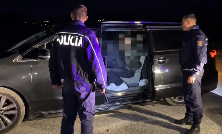 Kapet duke transportuar 21 emigrantë me destinacion Italinë, arrestohet 35-vjeçari