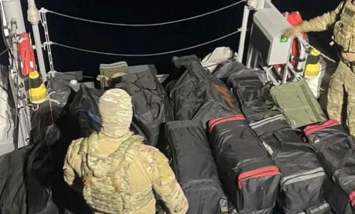 Kapet në Kios jahti me 360 kg kanabis, droga me vlerë mbi 1 milion euro, arrestohen dy ukrainas
