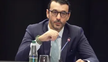 Karakaçi: Kontrata për linjën Tiranë-Durrës-Aeroport, hap drejt një shërbimi modern hekurudhor