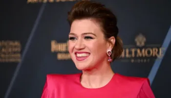 Kelly Clarkson kërkon renditje të veçantë për muzikën e krijuar nga inteligjenca artificiale
