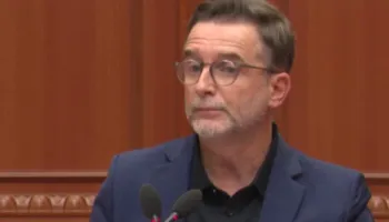 “Kjo nuk është Reformë, por vizatim i një harte!”- Braçe kritik në Kuvend: Po ndryshoni jetën dhe planet e njerëzve në 15 bashki!