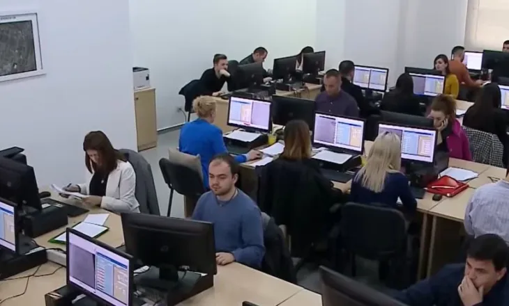 Kodi i Etikës në Ministrinë e Arsimit! Kumbaro vendos rregulla për veshjen, dhuratat dhe përdorimin e telefonit