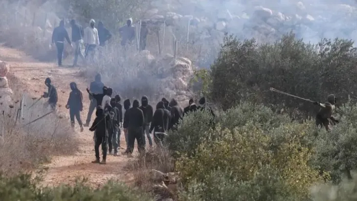 Kolonët izraelitë sulmojnë delegacionin evropian në Bregun Perëndimor, s’ka arrestime
