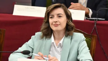 Komentuesi i shkruan: 240 mijë euro shpi me 1 vit deputete! Zegjine Çaushi tregon si qëndron e vërteta