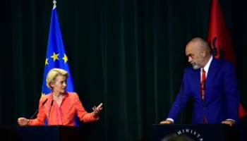 Komisioni Evropian reagon ndaj paralajmërimit të Ramës për kufizimin e lëvizjes së protestuesve: Vendosin shtetet anëtare
