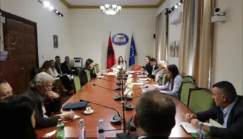 Komisioni për të Drejtat e Njeriut miraton ndryshimet ligjore për pasuritë e sekuestruara dhe ndërtimet pa leje! Qefalia: Vendimmarrje transparente