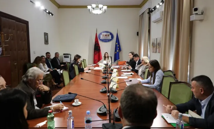 Komisioni për të Drejtat e Njeriut miraton ndryshimet ligjore për pasuritë e sekuestruara dhe ndërtimet pa leje! Qefalia: Vendimmarrje transparente
