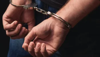 Konflikti degjeneron në kërcënim me armë, arrestohet 36-vjeçari
