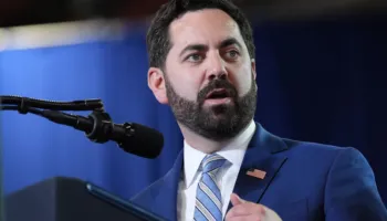 Kongresmeni amerikan Mike Lawler kundër Ramës për protestat: Të ndalet përdorimi i forcës ndaj qytetarëve