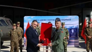 Kontingjenti i parë shqiptar i helikopterëve niset në misionin e NATO-s në KFOR-in e Kosovës, Nufi: FA po zgjeron rolin e saj!